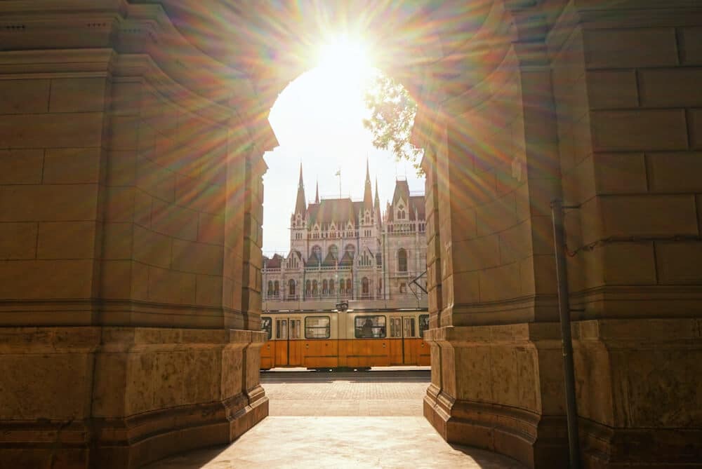 How to Visit the Hungarian Parliament Building in Budapest: Tours ...